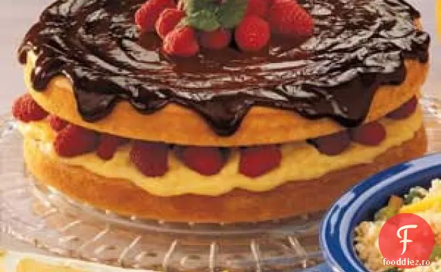Tort cu crema de zmeura