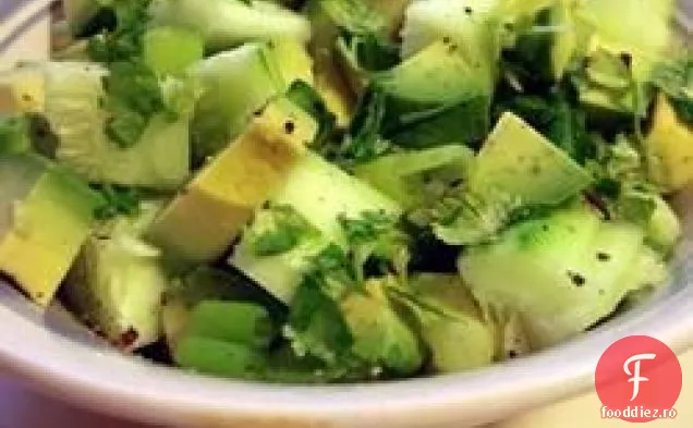 Salată picant de castraveți și avocado