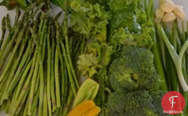 Supă de sparanghel cu usturoi