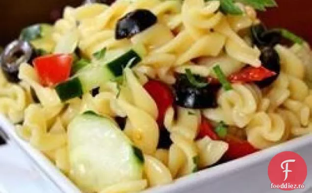 Salată rece de paste ușoare