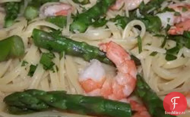Fettuccine cu creveți și sparanghel