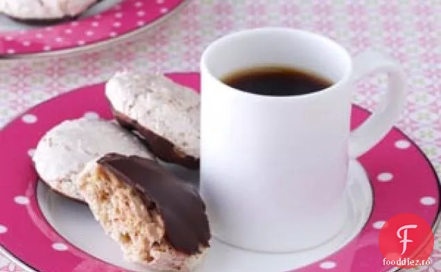 Macaroane cu migdale înmuiate în ciocolată