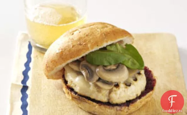 Burgeri de curcan cu sos BBQ de afine