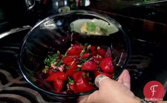 Salată de sfeclă tricoloră cu vinaigretă de cireșe