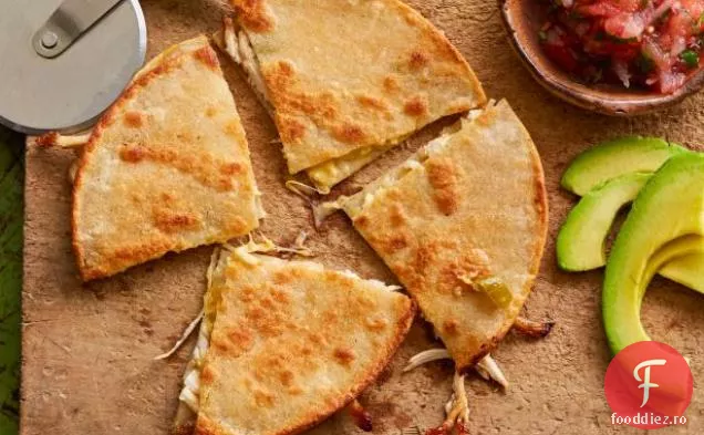 Quesadilla cu pui, chili și brânză