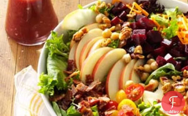 Salată de recoltare cu vinaigretă de cireșe