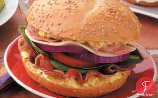 Sandvișuri picante cu șuncă și șuncă