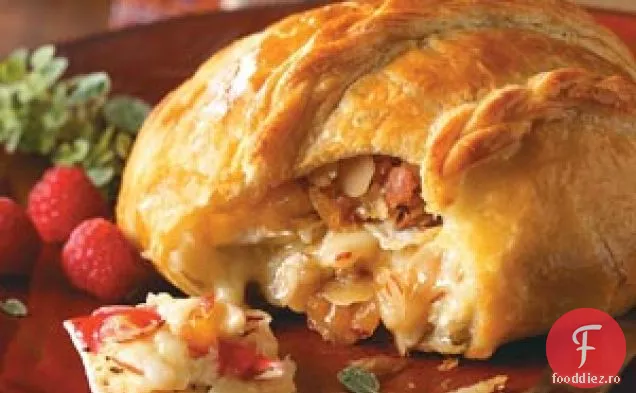 Brie umplut cu fructe și migdale
