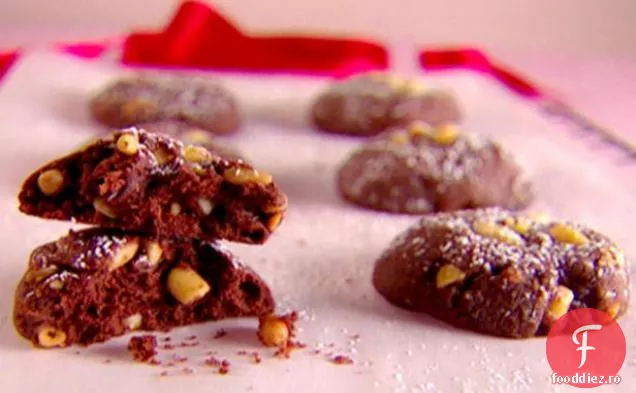 Biscuiți cu bucăți de ciocolată cu nuci de pin