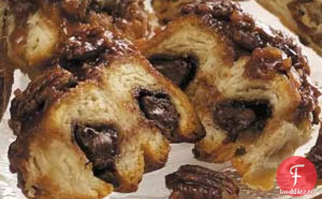 Chifle lipicioase cu ciocolată și nuci pecan