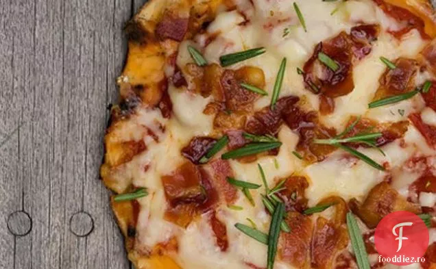 Pizza La Grătar Cu Slănină Și Rozmarin