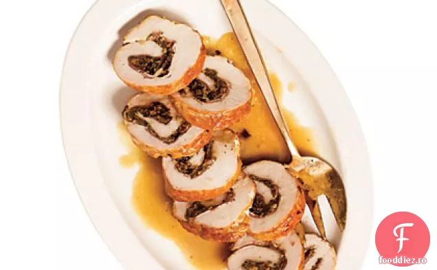 Ruladă de curcan înăbușită cu Pancetta, șalotă și sos de Porcini