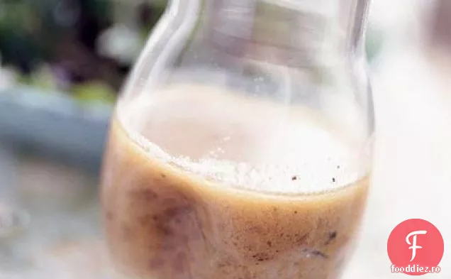 Salată de plante de grădină cu vinetă prăjită de șalotă