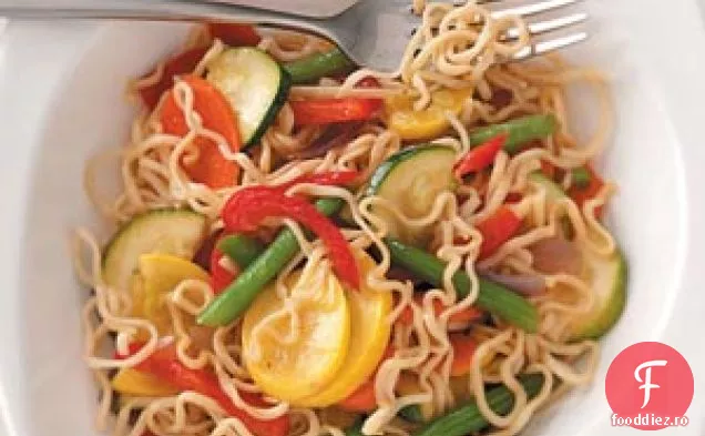 Garnitură cu tăiței cu legume