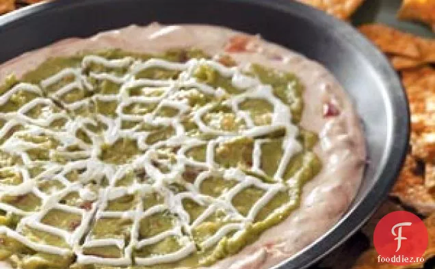 Dip de pânză de păianjen cu chipsuri de tortilla de lilieci