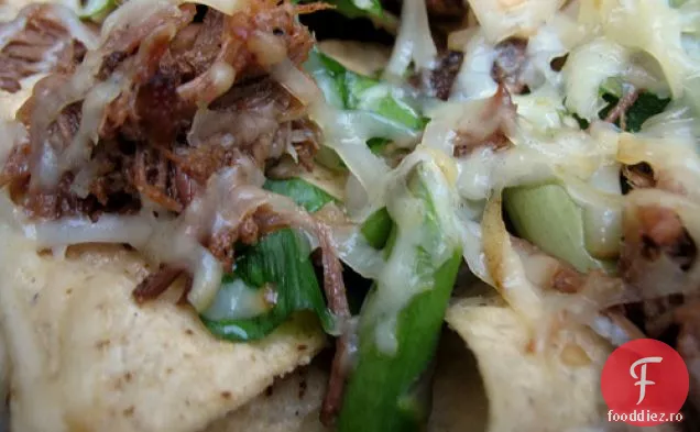Nachos De Primăvară Cu Rampe, Sparanghel, Cheddar Afumat, Carne De Porc Prăjită