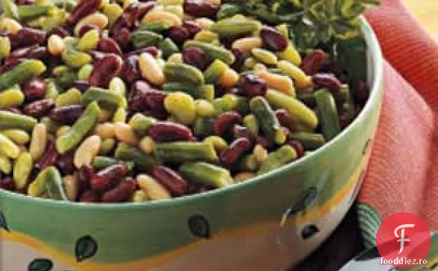 Salată de fasole Dijon cu patru fasole