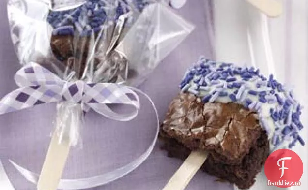 Brownie Pops înmuiate în ciocolată