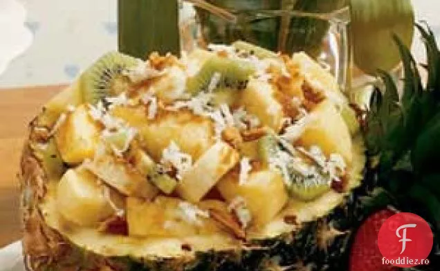 Barca festivă cu ananas