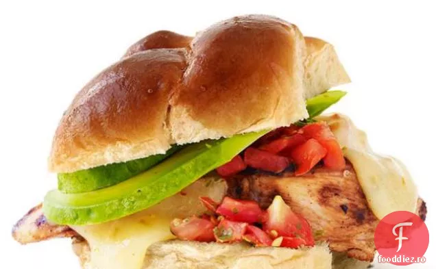 Burger cu pui și queso John McCain
