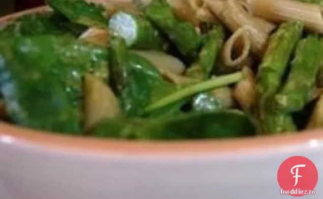 Somon și sparanghel cu penne și sos ușor de smântână