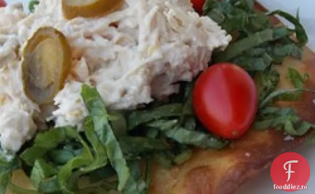 Salată de pui răsucit cu tostadas