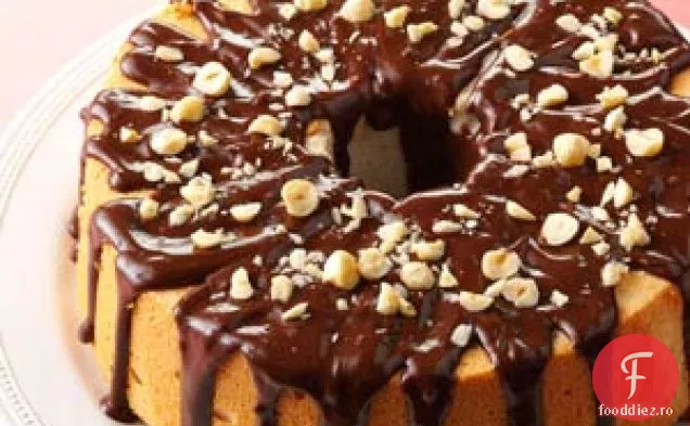 Tort Angel Food glazurat cu mocha și alune