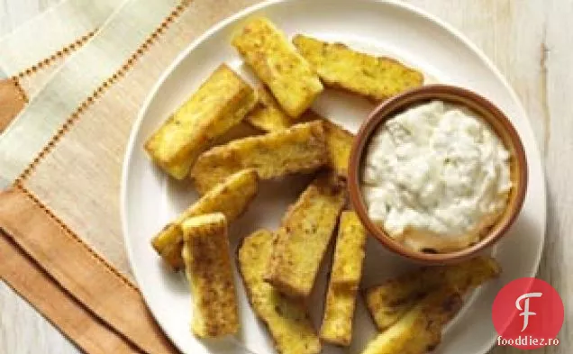 Cartofi prăjiți cu polenta și sos de brânză albastră