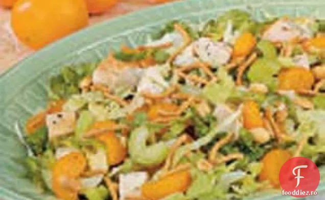 Salată de pui cu arahide