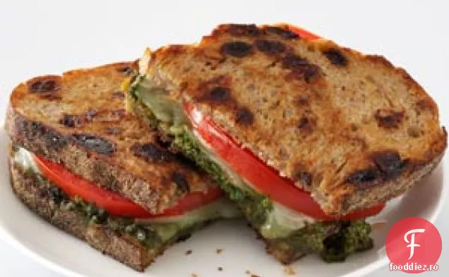 Sandvișuri cu brânză la grătar și pesto
