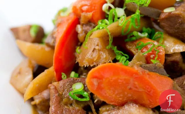 Carne De Porc Fiartă Cu Scorțișoară Cu Daikon