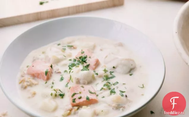 Chowder de pește și crustacee