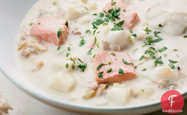 Chowder de pește și crustacee