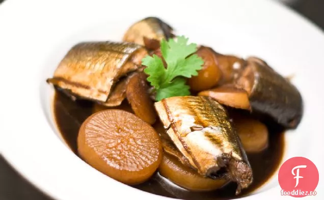 Saury și Daikon la foc mic (sanma No nitsuke)