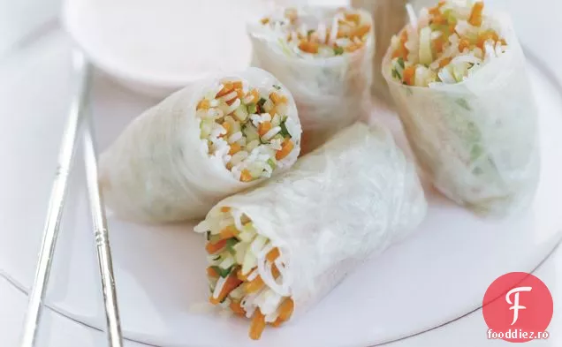 Daikon-rulouri de vară cu Papaya cu sos de iaurt bătut