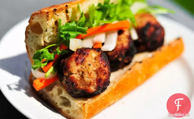 Grătar: Chiftele Vietnameze Banh Mi