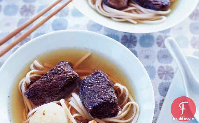 Coaste scurte cu cinci condimente cu tăiței Udon