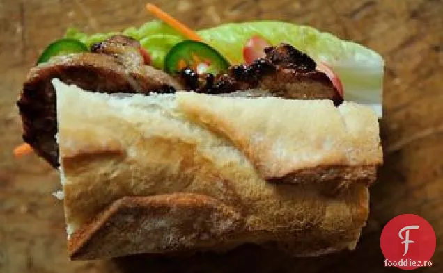 Carne De Porc Caramelizate Bánh Mì