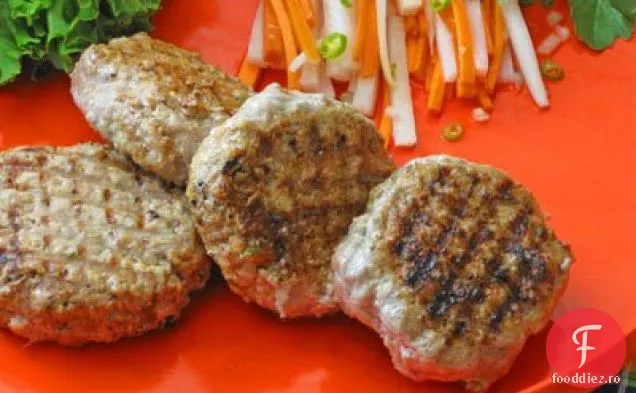 Burgeri de porc Vietnamezi înveliți în salată