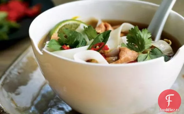 Supă de tăiței de vită și orez Hanoi (Pho Bo)