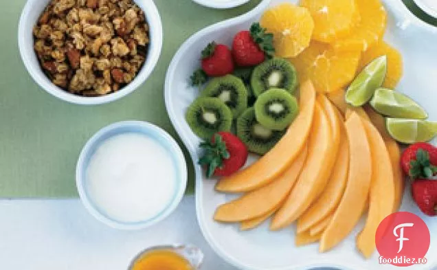 Platou de fructe proaspete cu sos de ghimbir-mango