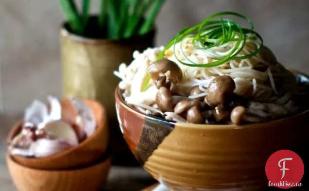 Rețetă japoneză de tăiței Somen cu sos dulce de soia-ghimbir