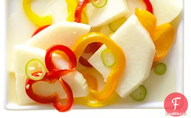 Jicama murată, ghimbir și ardei de vară
