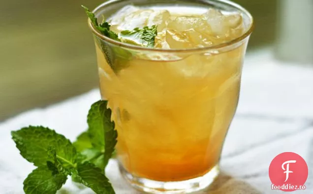 Elixir De Ceai Verde Cu Gheață Cu Rețetă De Restaurant Cu Ghimbir Și Lămâie