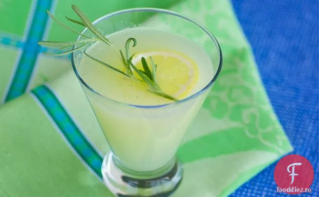 Rozmarin spumant-limonadă de ghimbir