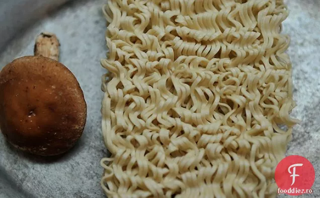Ramen se amestecă cu susan, Shiitake și ghimbir