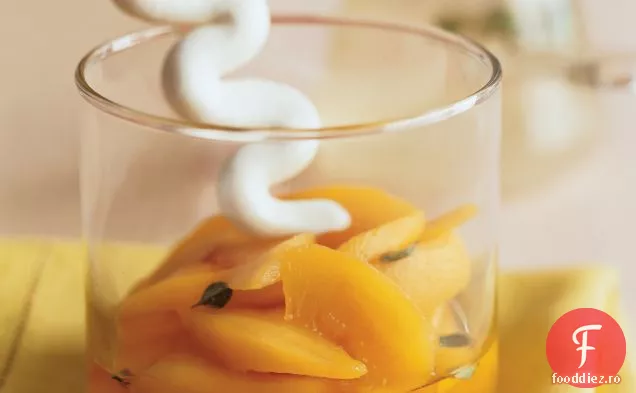 Salată de fructe galbene cu sirop de ghimbir-cimbru