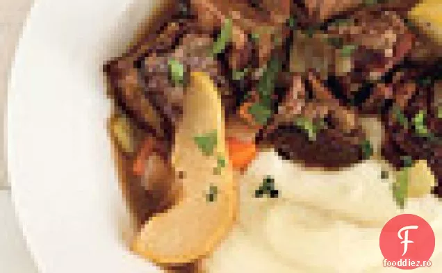 Carne de vită fiartă cu pere și ghimbir proaspăt