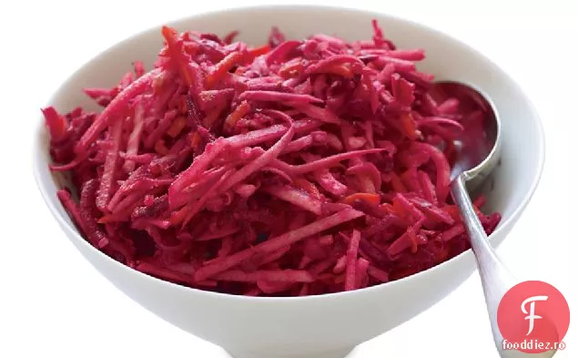 Hrean proaspăt savurați cu mere și afine