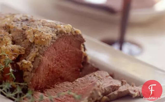 Filet de vită cu crustă de usturoi prăjită cu hrean